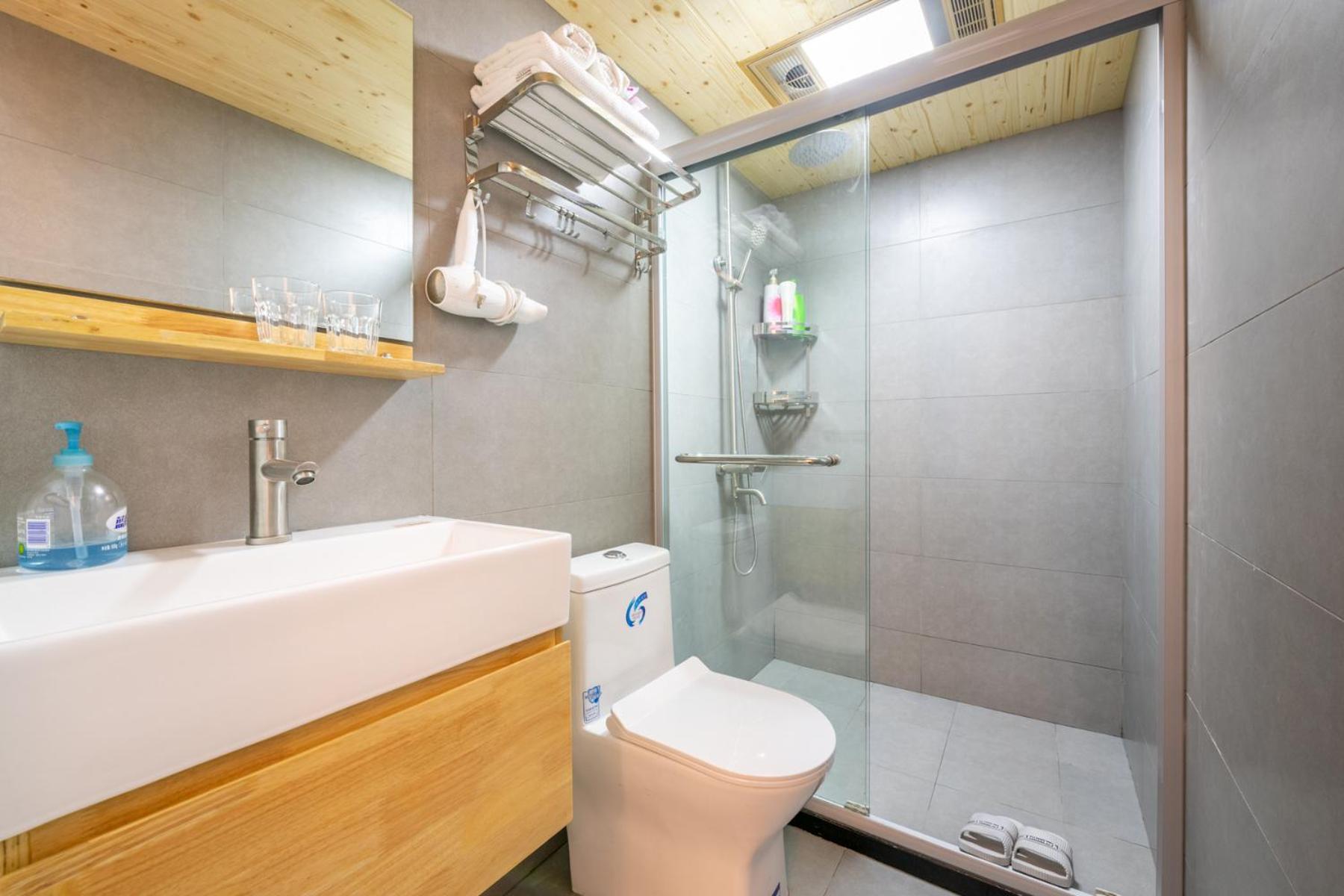 Căn hộ Hills&xing 132 Family With 2 Bedrooms Near Mid Huaihai Rd And Metro Line 1&14 *